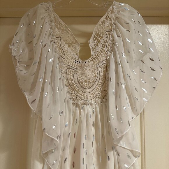 VENUS Ruffle Top - Picture 2 of 6